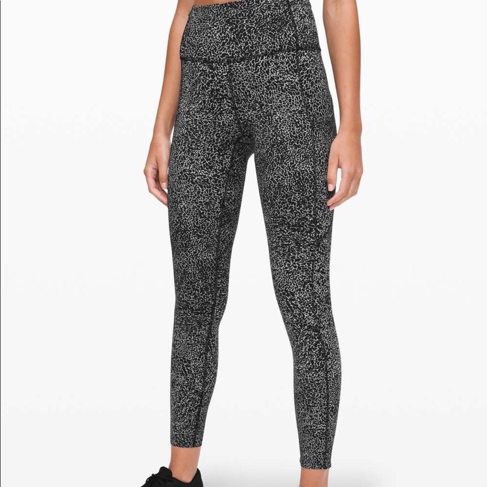 EUC Lululemon Fast and Free Tight II 25" sz 8
